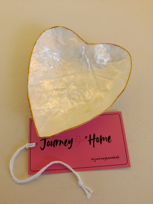 Heart-shaped shell tray